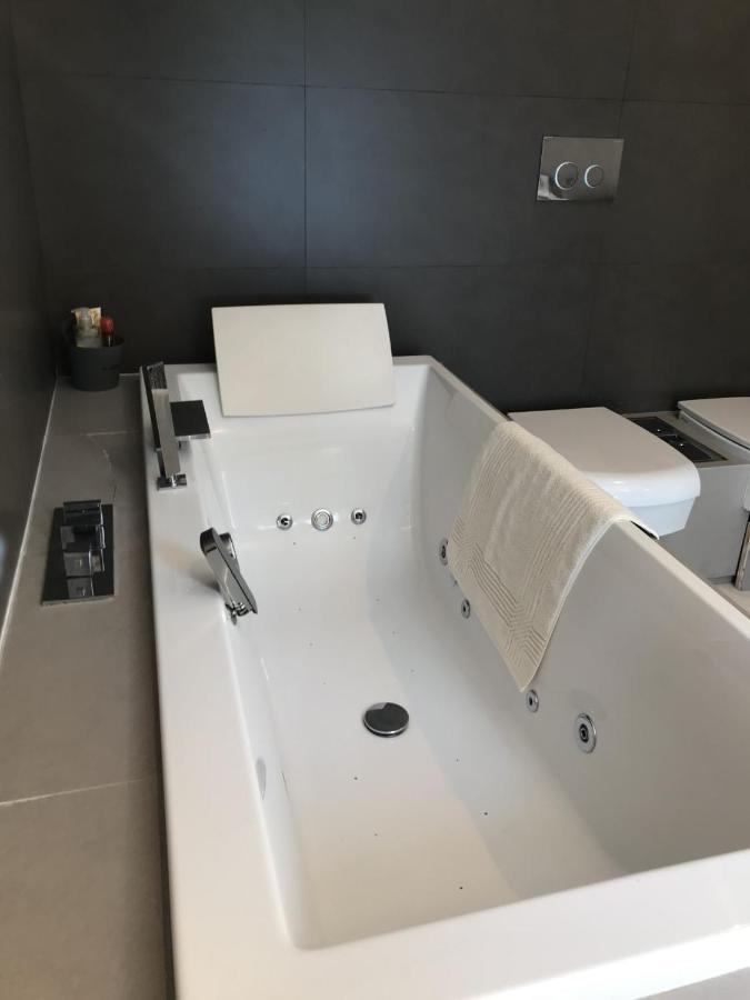 Appartement Montfleury, 2 Terrasses, 2 Chambres , 2 Sdb , Pkg Prive Piscine, 15 Min Walk To Croisette Beach And Palais Des Festivals Cannes Exterior foto
