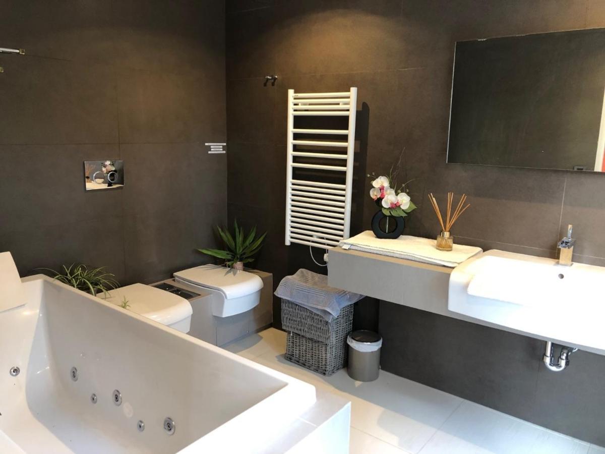 Appartement Montfleury, 2 Terrasses, 2 Chambres , 2 Sdb , Pkg Prive Piscine, 15 Min Walk To Croisette Beach And Palais Des Festivals Cannes Exterior foto
